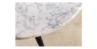 Zoom sur le plateau en marbre de la table basse NOARA