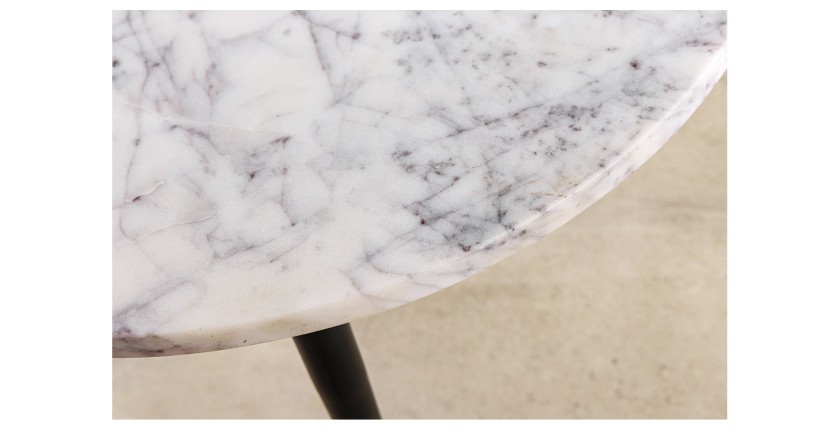 Zoom sur le plateau en marbre de la table basse NOARA