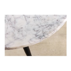 Zoom sur le plateau en marbre de la table basse NOARA