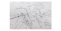 Zoom sur la matière du plateau en marbre de la table basse NOARA