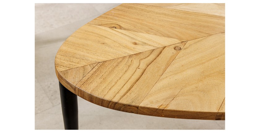 Zoom sur le coin de la table basse NOARA avec plateau en bois