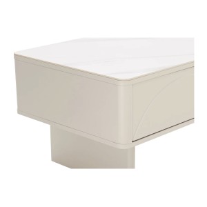 Zoom sur le coin de la table basse MIYA blanche