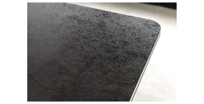 Zoom sur le coin de la table ARAVIS noire extensible