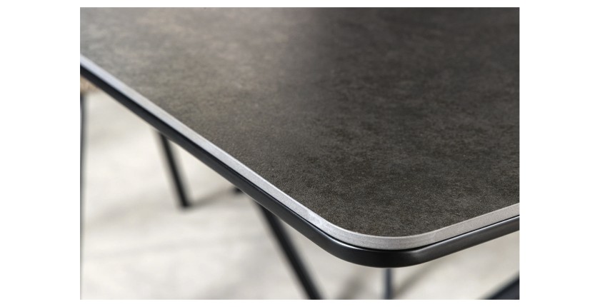 Zoom sur la tranche de la table ARAVIS noire extensible