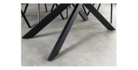 Zoom sur les pieds de la table ARAVIS noire extensible