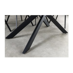 Zoom sur les pieds de la table ARAVIS noire extensible