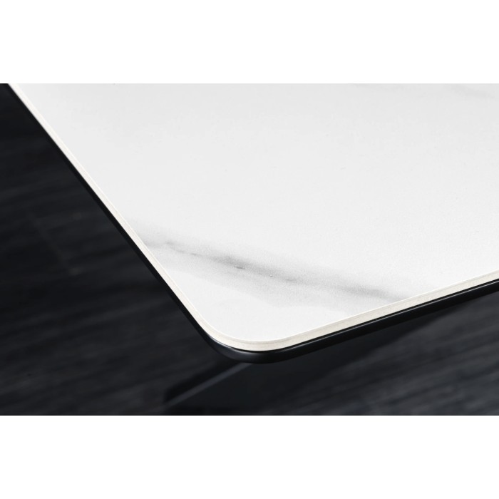 Zoom sur le coin de la table ARAVIS blanche extensible