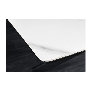 Zoom sur le coin de la table ARAVIS blanche extensible