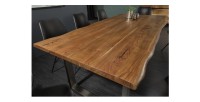 Table ARKAYA 180cm en bois d'acacia avec pieds en U chromés zoomé sur le plateau