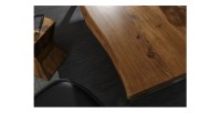 Zoom sur le plateau de la table ARKAYA 180cm en bois d'acacia avec pieds en U chromés