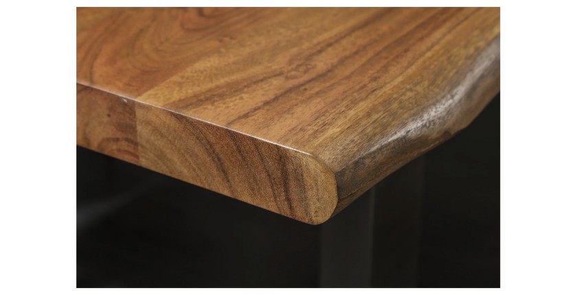 Zoom sur le coin de la table ARKAYA en bois d'acacia avec pieds en U et plateau épais de 35mm