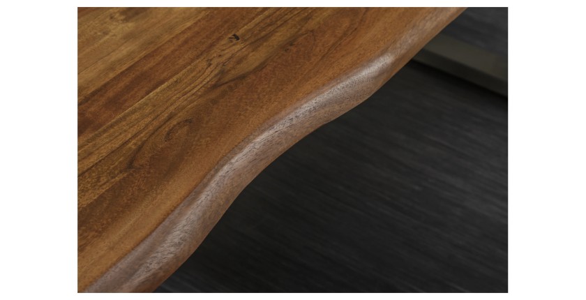 Zoom sur le plateau de la table ARKAYA en bois d'acacia avec pieds en U et plateau épais de 35mm