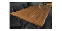 Table ARKAYA en bois d'acacia avec pieds en U et plateau épais de 35mm vue rapprochée