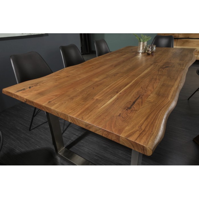 Table ARKAYA en bois d'acacia avec pieds en U et plateau épais de 35mm vue rapprochée