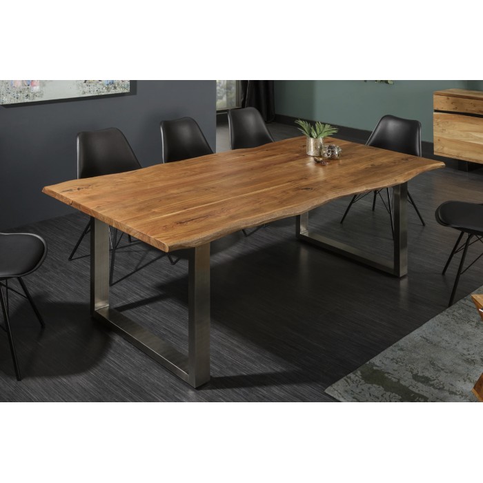 Table ARKAYA en bois d'acacia avec pieds en U et plateau épais de 35mm mise en situation