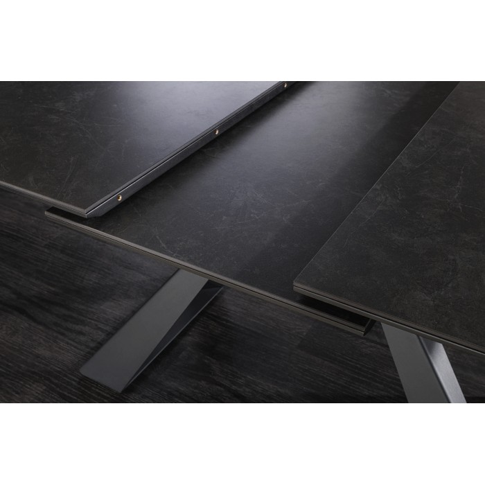 Zoom sur le système d'extension de la table OBLIKA extensible 180-230cm noire