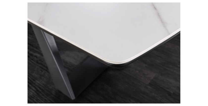 Zoom sur le coin de la table OBLIKA blanche extensible 180-230cm