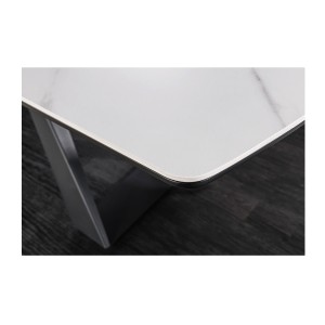 Zoom sur le coin de la table OBLIKA blanche extensible 180-230cm