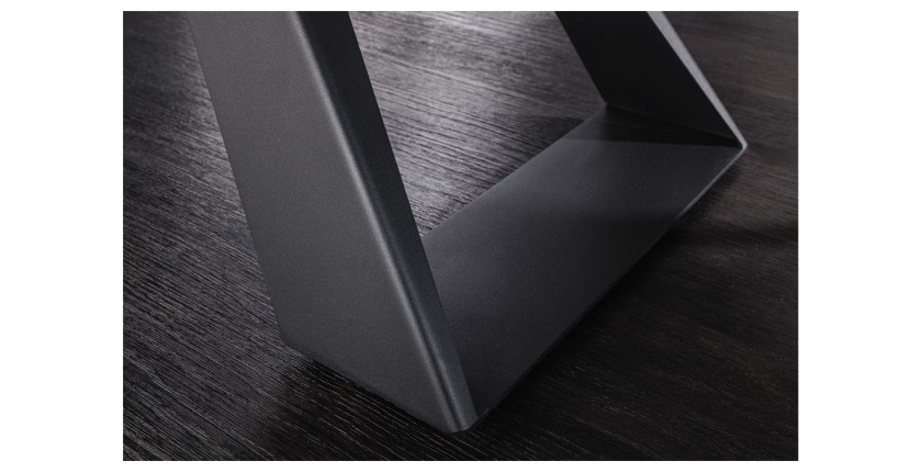 Zoom sur les pieds de la table OBLIKA blanche extensible 180-230cm