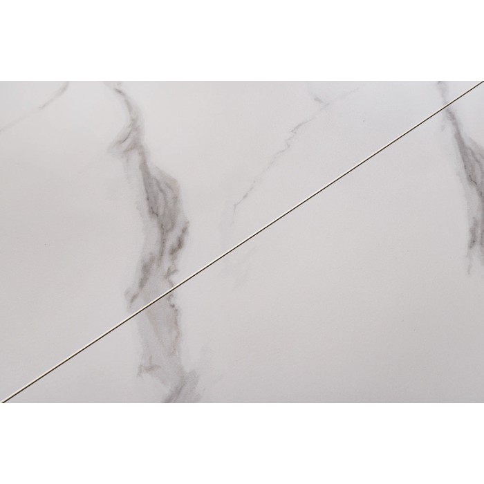 Zoom sur la matière du plateau de la table OBLIKA blanche extensible 180-230cm