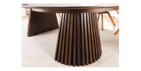 Zoom sur l'un des pieds de la table extensible KANOVA 120-160-200cm en bois foncé
