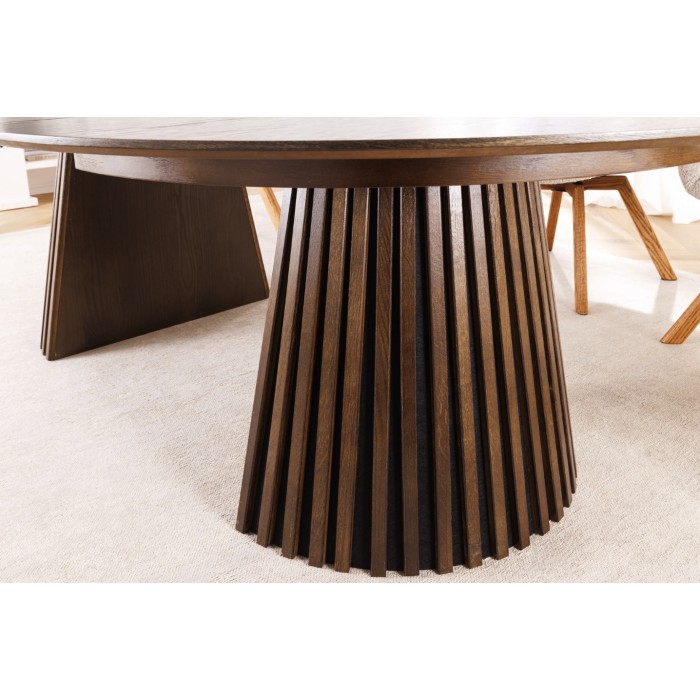 Zoom sur l'un des pieds de la table extensible KANOVA 120-160-200cm en bois foncé