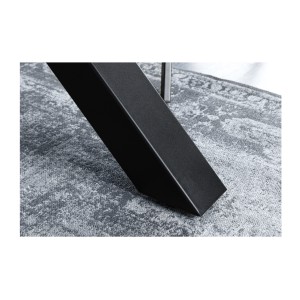 Zoom sur l'un des bouts des pieds de la table RIVET 160cm aspect bois gris