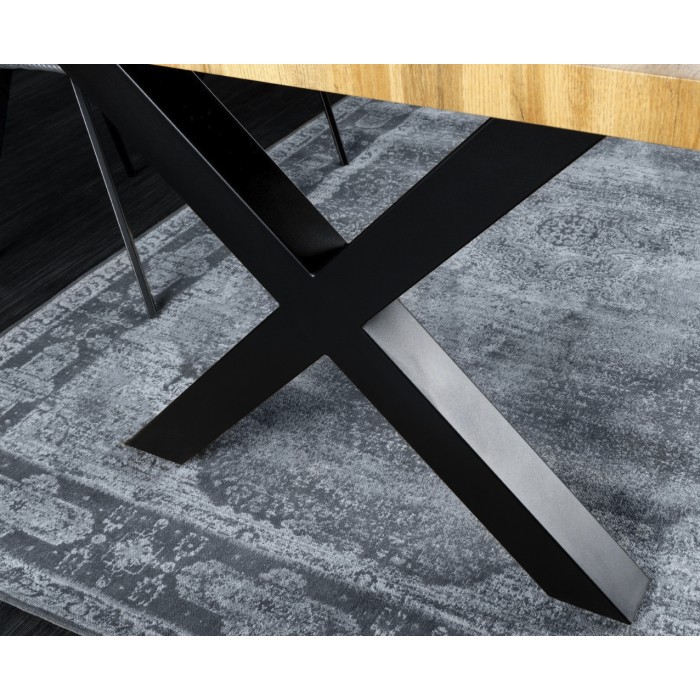 Zoom sur les pieds en X de la table RIVET 160cm aspect bois clair