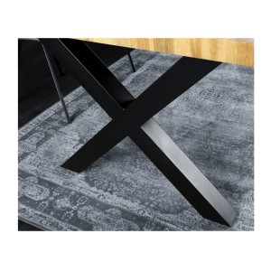 Zoom sur les pieds en X de la table RIVET 160cm aspect bois clair