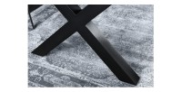 Zoom sur l'un des pieds en X de la table RIVET 180cm aspect bois gris