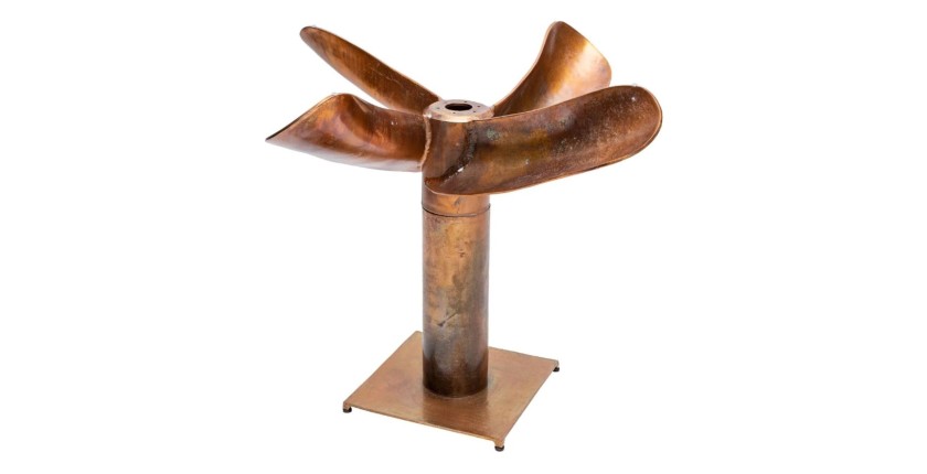 Pied de la table ALUMIA bronze sur fond blanc