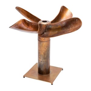 Pied de la table ALUMIA bronze sur fond blanc