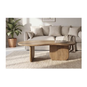 Table basse NERA en bois de manguier foncé sur fond blanc en situation