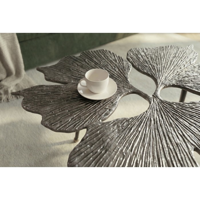 Zoom sur le plateau de la table basse LOTUSIA argentée 75cm