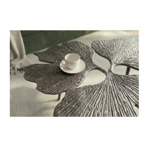 Zoom sur le plateau de la table basse LOTUSIA argentée 75cm