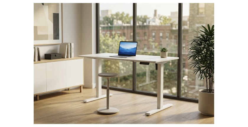 Bureau MONZA réglable en hauteur mis en situation