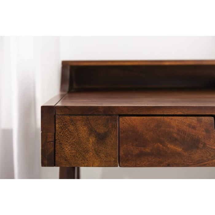 Zoom sur la tranche du bureau SKAGEN 120cm en acacia