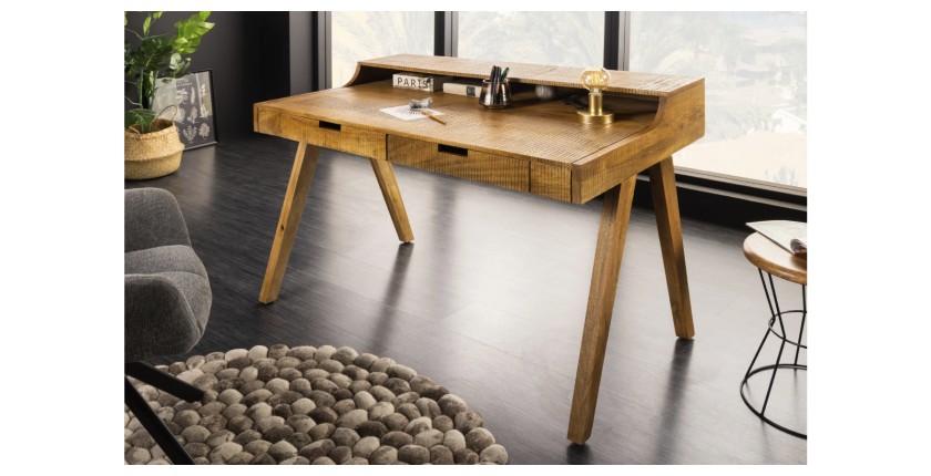 Bureau SKAGEN 120cm en manguier mis en situation