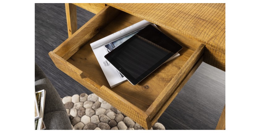 Zoom sur l'un des tiroirs ouvert du bureau SKAGEN 120cm en manguier