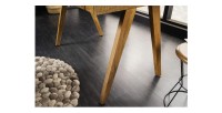 Zoom sur les pieds du bureau SKAGEN 120cm en manguier