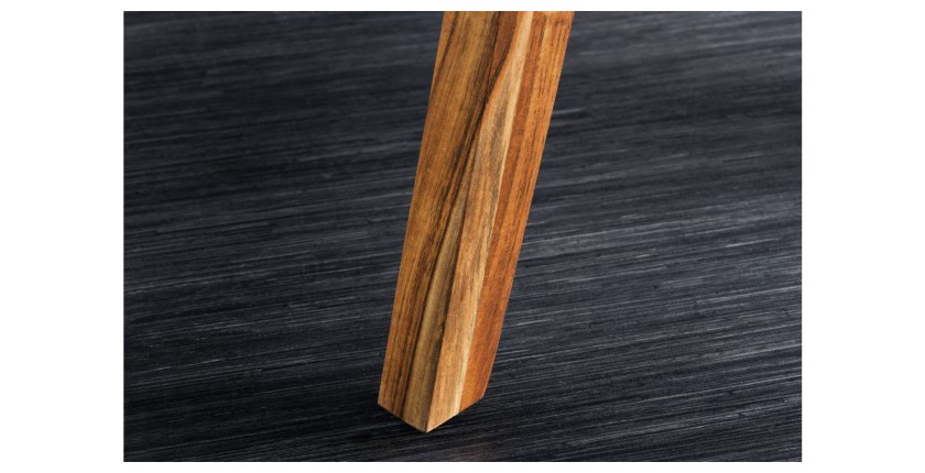 Zoom sur l'un des pieds du bureau SKAGEN 100cm en acacia clair
