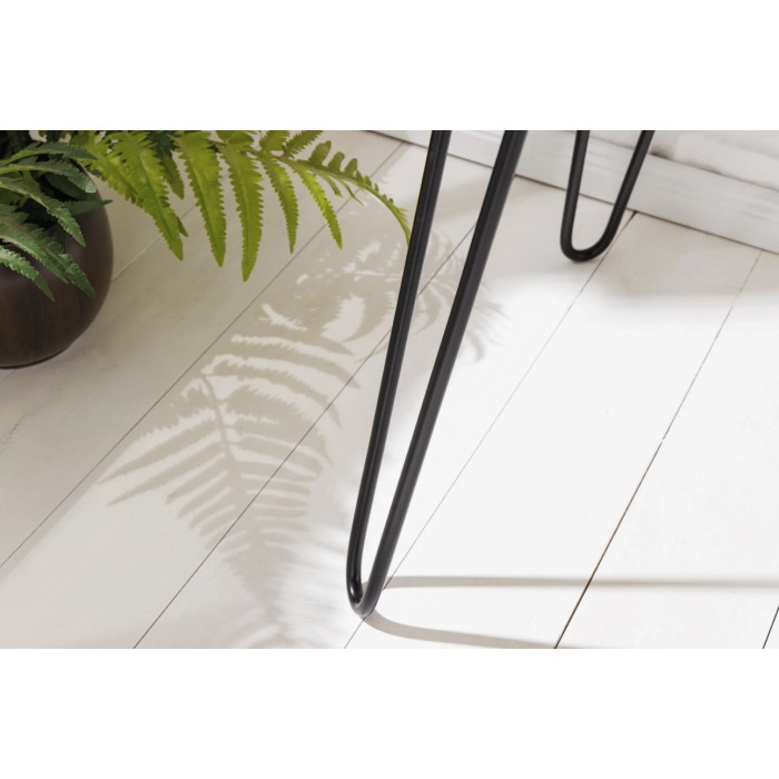 Zoom sur les pieds du bureau NERA 120cm en sheesham