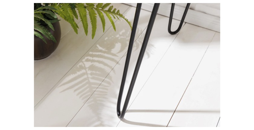 Zoom sur les pieds du bureau NERA 120cm en sheesham