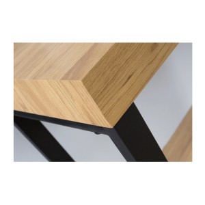 Zoom sur la tranche du plateau du bureau ZENTOR 120cm effet bois clair plateau épais