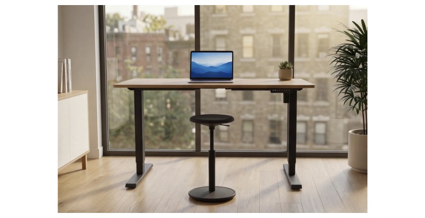 Bureau ZENTOR 140cm en chêne, réglable en hauteur vu de face
