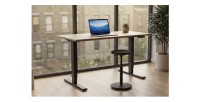 Bureau ZENTOR 140cm en chêne, réglable en hauteur vu de côté