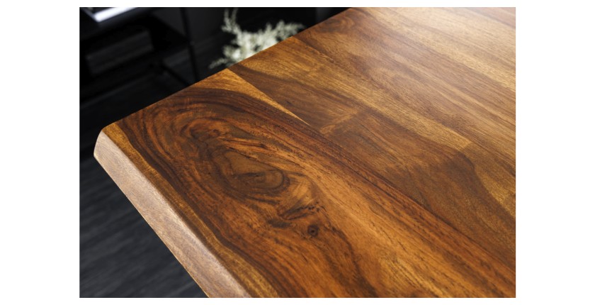 Zoom sur le coin du plateau du bureau ARKAYA 140cm en sheesham réglable en hauteur