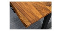 Zoom sur le coin du plateau du bureau ARKAYA 140cm en sheesham réglable en hauteur