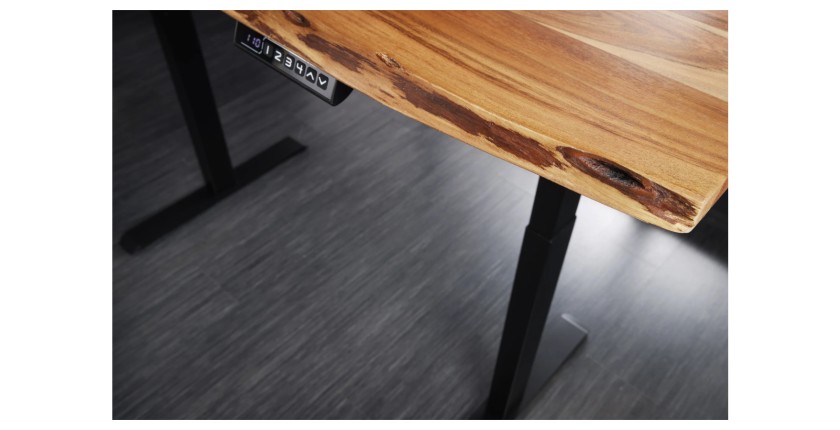 Zoom sur la tranche irrégulière du bureau ARKAYA 180cm en acacia réglable en hauteur