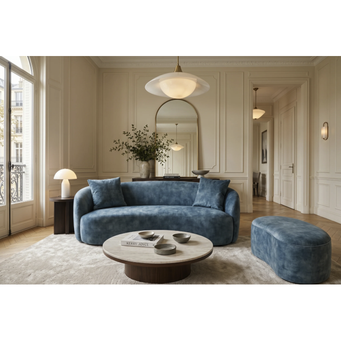 Canapé NYJY bleu vu avec le pouf de la même collection